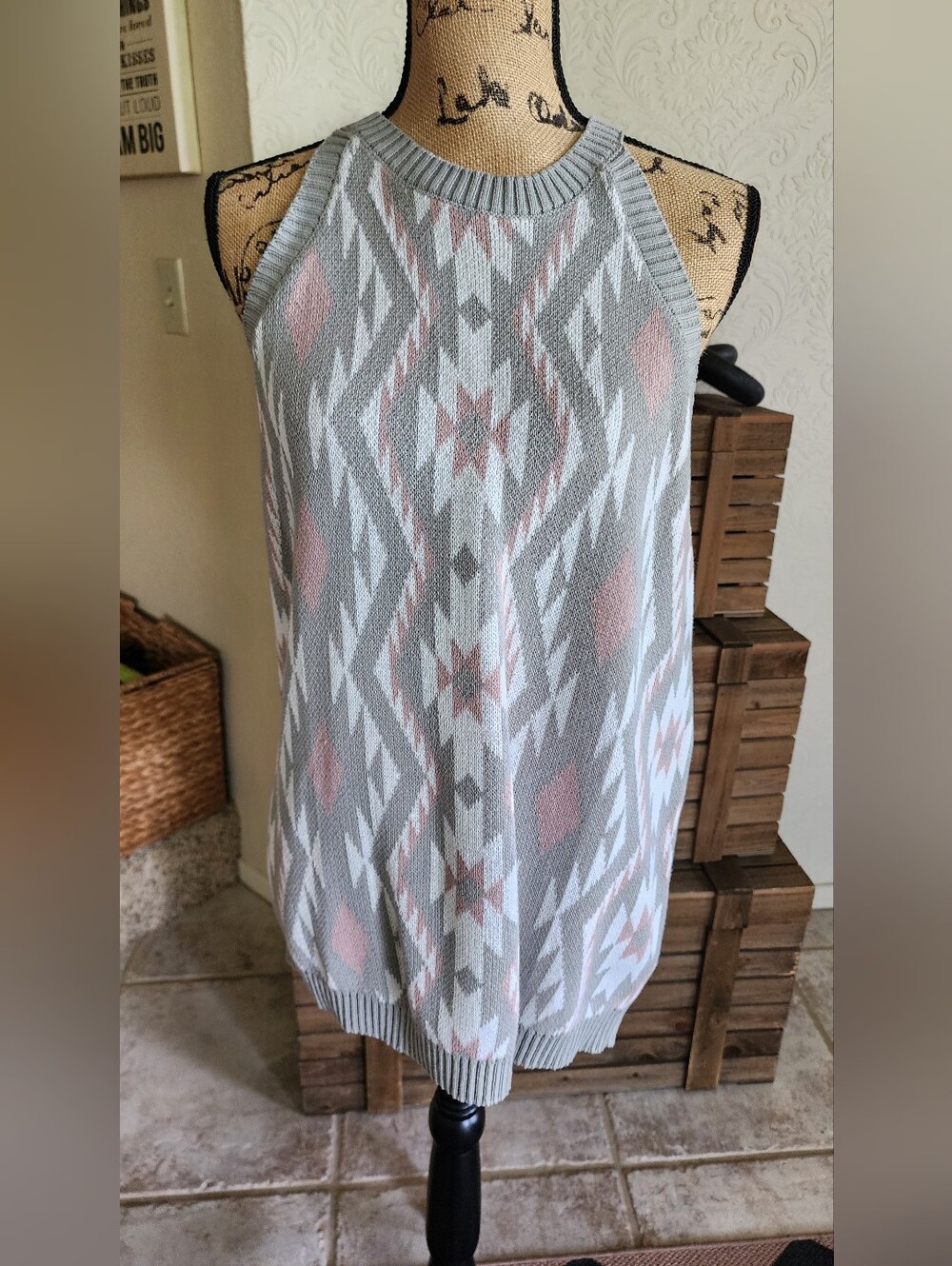 Sleeveless Aztec Knit Tank Top in Light Green & Blush